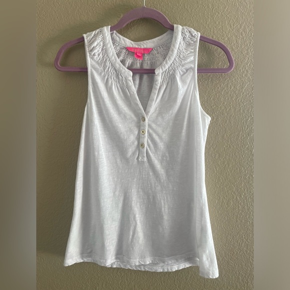 Lilly Pulitzer Essie white v-neck tank top with gold buttons, size XS - Picture 2 of 9
